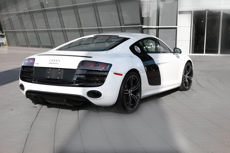  Audi R8 Exclusive Selection Edition 2012 года  (NA) (фото 13 из 18)